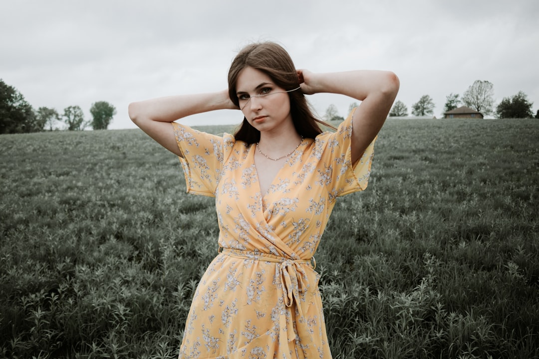 Photo mustard dress