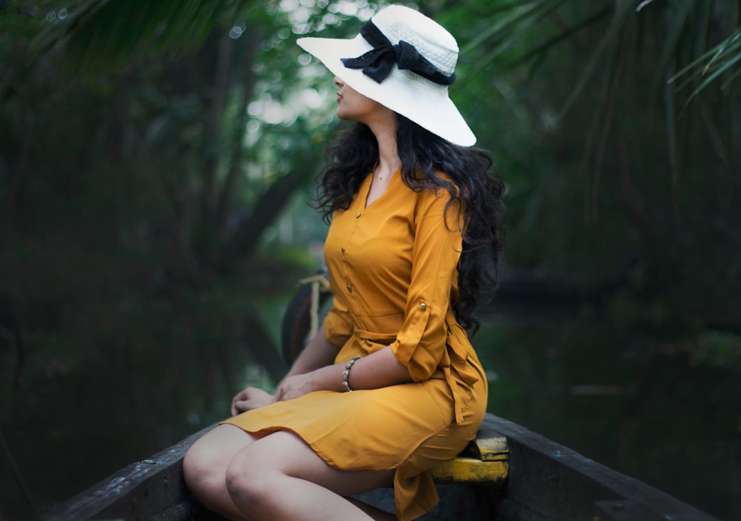 Photo mustard dress